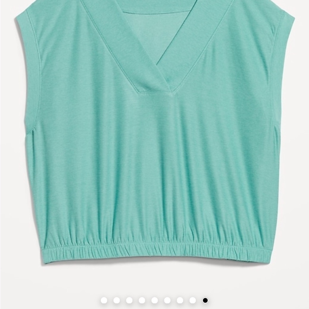 NWOT Old Navy Active Cloud Motion Large Tall Teal Sleeveless V-Neck Top. Go dry